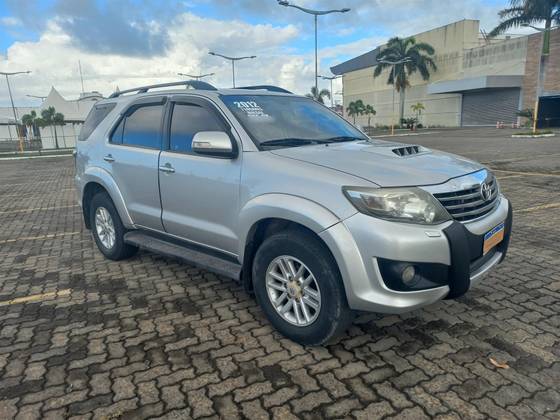 TOYOTA HILUX SW4 3.0 SRV 4X4 7 LUGARES 16V TURBO INTERCOOLER DIESEL 4P AUTOMÁTICO TOYOTA HILUX SW4 3.0 SRV 4X4 7 LUGARES 16V TURBO INTERCOOLER DIESEL 4P AUTOMÁTICO